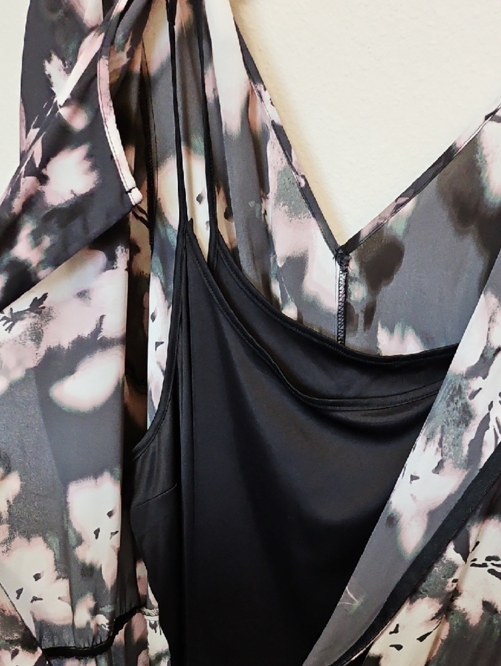 Simply Vera Vera Wang Black and Pale Pink Floral Twist-Front Midi Dress - Picture 5 of 7